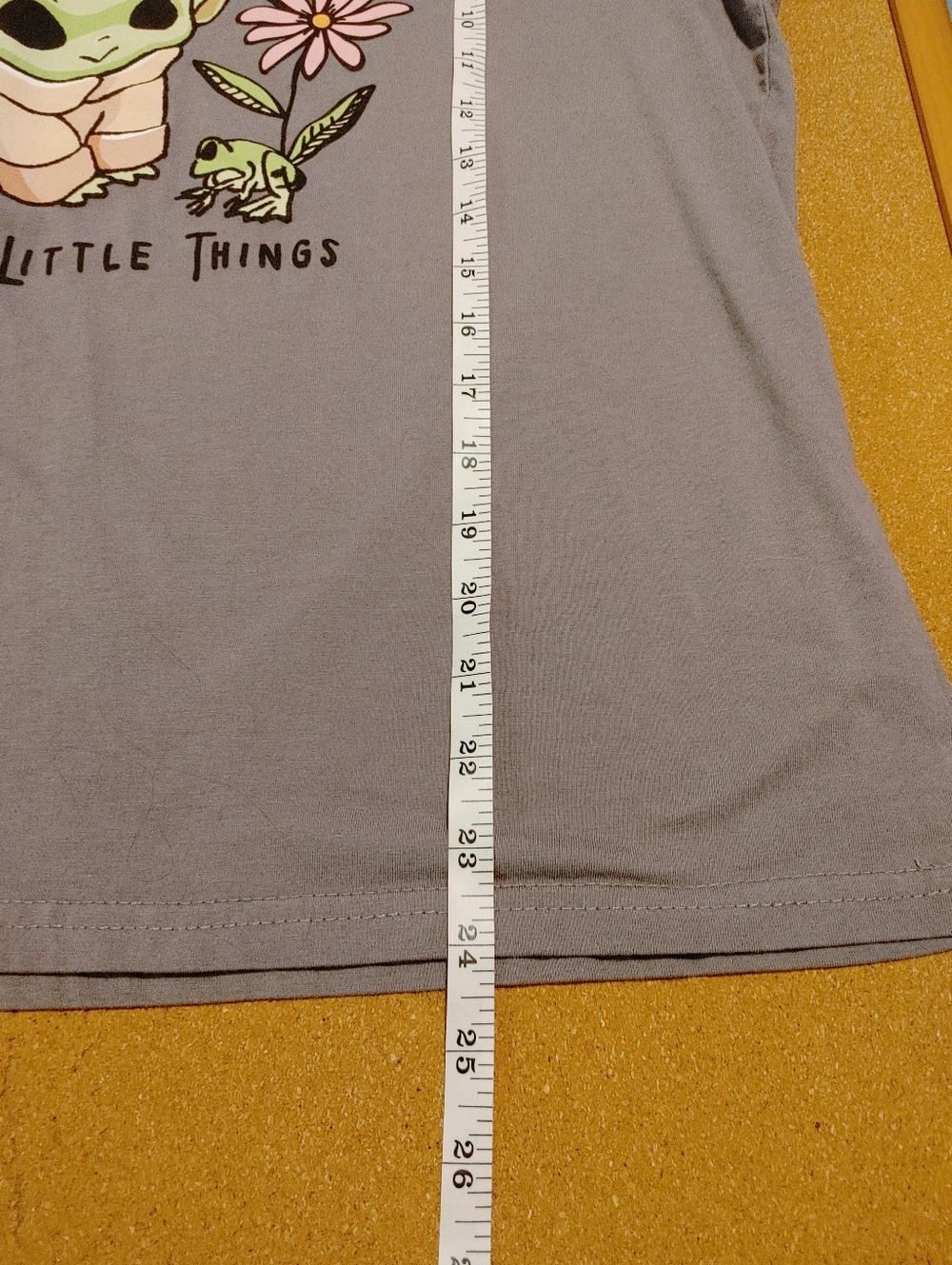 Star Wars Gray Tee with Pink Flowers and Green Grogu - Picture 6 of 6